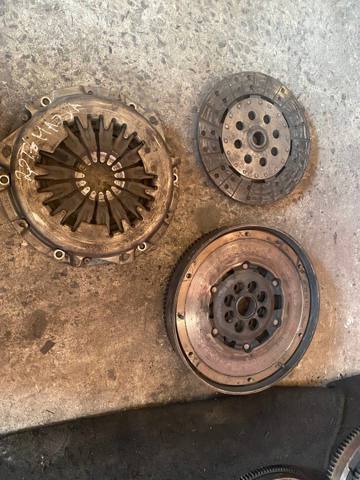 Маховик із зубчастим ободом в зборі RF2916610 MAZDA