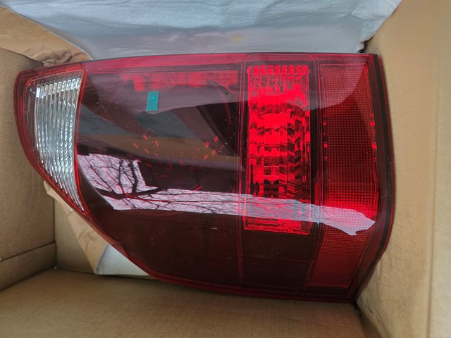 Задня ліва фара Mitsubishi Pajero 3