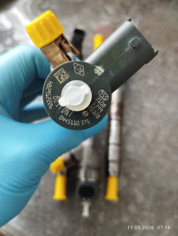 Форсунка дизельна в зборі, розпилювач + тримач 0445110375 BOSCH