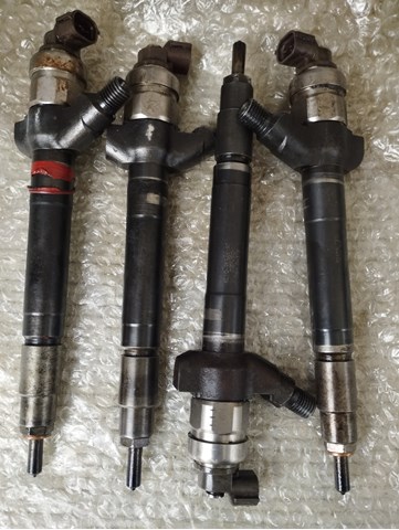 Форсунка дизельна в зборі, розпилювач + тримач 1465A054 DENSO