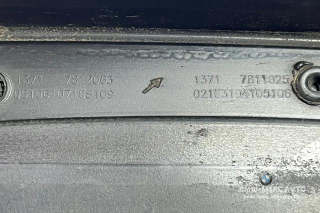 Кришка двигуна декоративна 13717812063 BMW