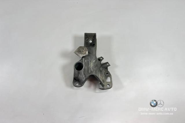 Кронштейн подушки (опори) двигуна, лівої 22116772673 BMW