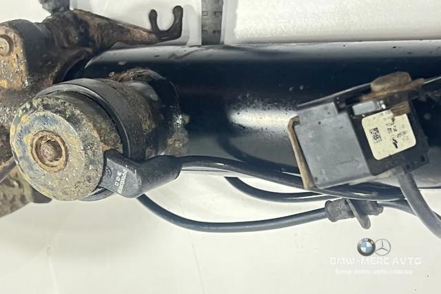 Стійка передня права 37116863174 BMW