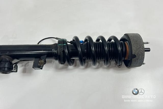 Стійка передня права 37116875084 BMW