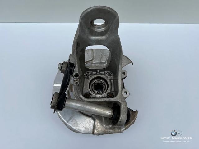 Цапфа поворотна права 6770984 BMW