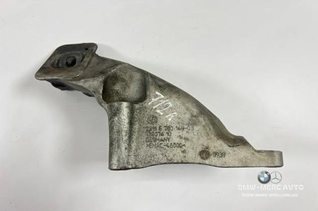 Кронштейн подушки (опори) двигуна, правої 6780148 BMW