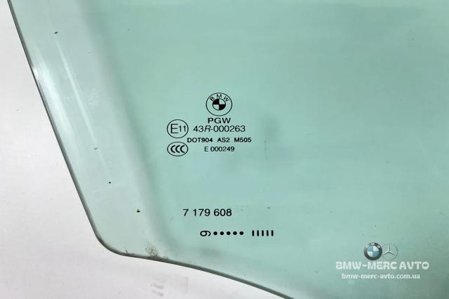 Скло пасажирських дверей 7179608 BMW