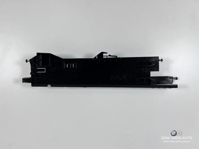 Кронштейн радіатора правий 7799762 BMW