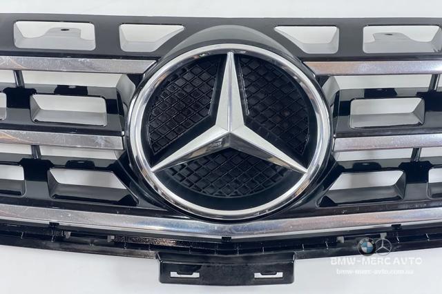 Кронштейн емблеми решітки радіатора A0008880060 MERCEDES