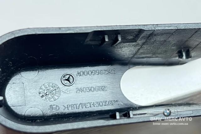 Заглушка гайки кріплення повідка заднього двірника A0009982921 MERCEDES