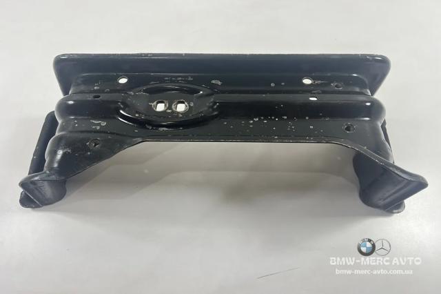 Кронштейн подушки коробки передач A1642400402 MERCEDES