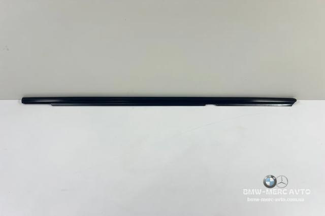 Молдинг опускного скла нижній, двері задньої, правої A1646905680 MERCEDES