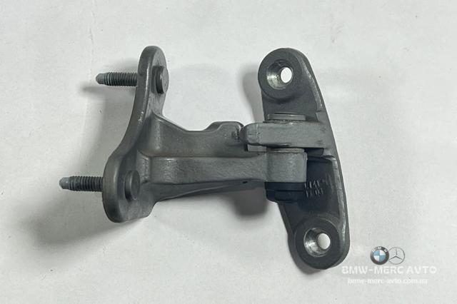 Шарнір передніх лівих дверей A1667200137 MERCEDES