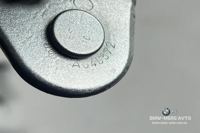 Шарнір передніх лівих дверей A1667200337 MERCEDES