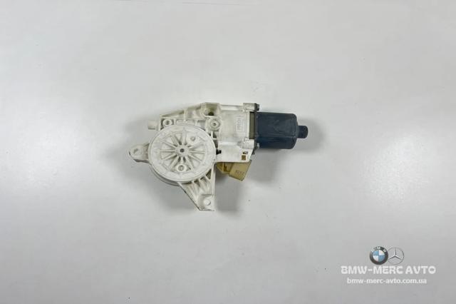 Двигун стеклопод'емника двері задньої, правої A2518200208 MERCEDES