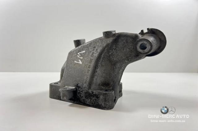 Кронштейн подушки (опори) двигуна, правої A6422234204 MERCEDES