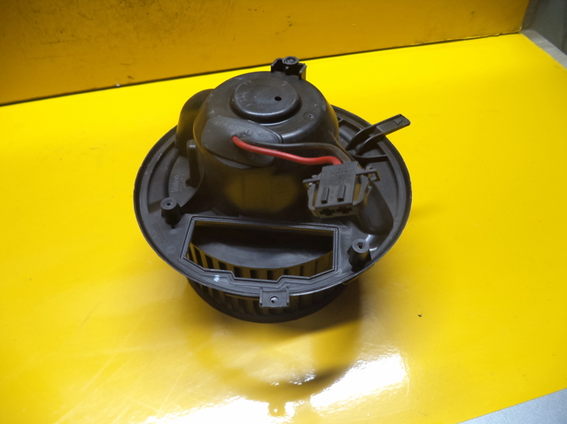 Електродвигуни (електродвигун обігрівача) або розетка причепа штепсельная Фольксваген Пассат B6