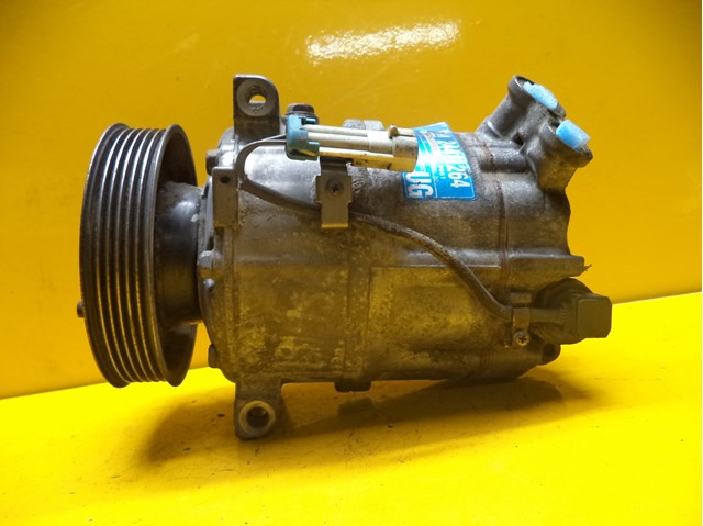 Компресор кондиціонера 24411264 GM