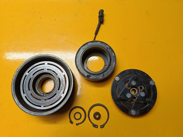 Компресор кондиціонера 2763000Q3J NISSAN