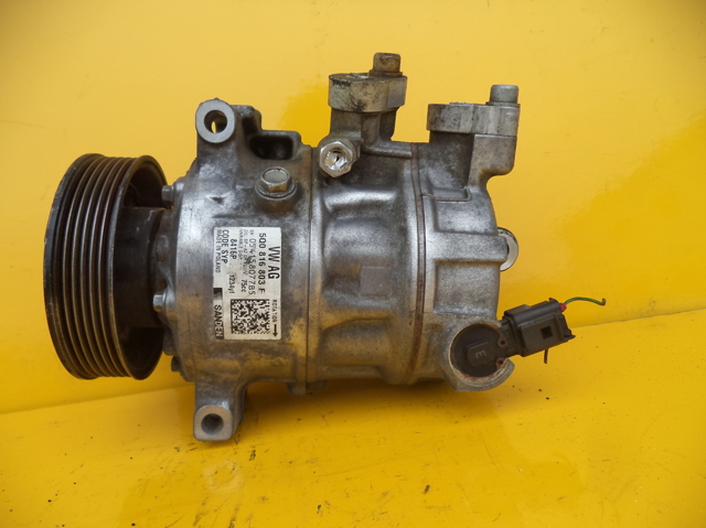 Компресор кліматичної установки 5K0820803C VAG