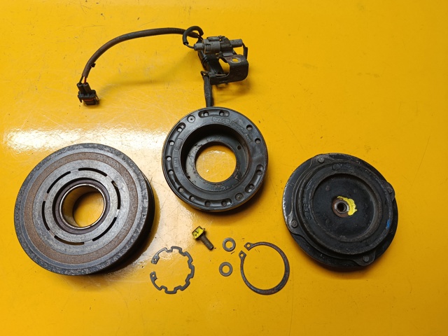 Компресор кондиціонера 64529330829 BMW
