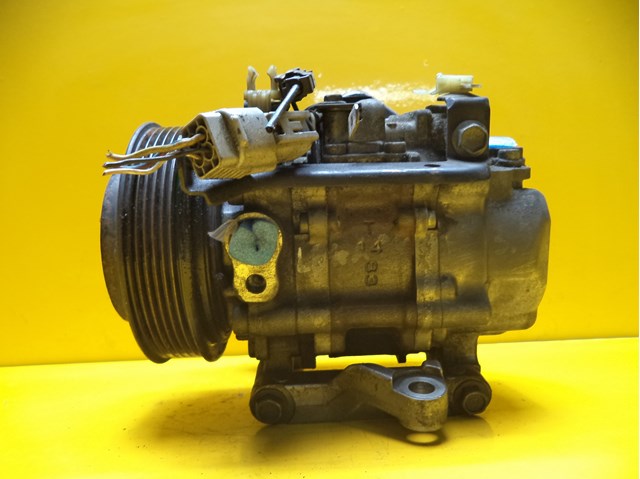 Компресор кондиціонера 73111AE030 SUBARU