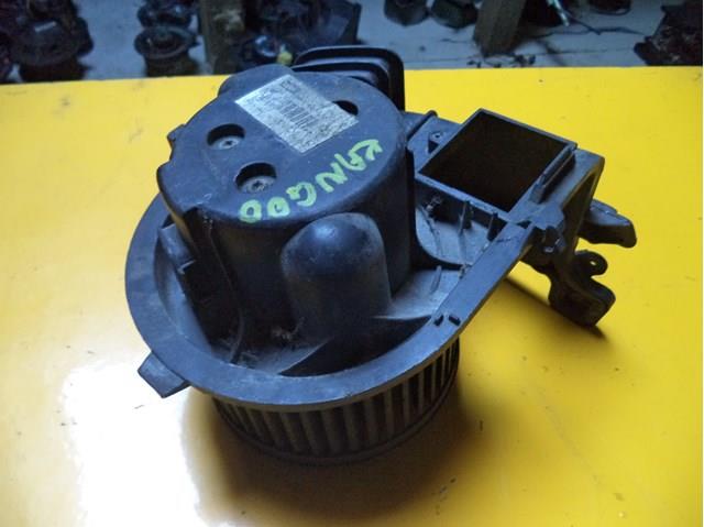 Двигун вентилятора пічки (обігрівача салону) для renault kangoo (7701050894) маленькая фишка с 97-07 г.в. 7701050894