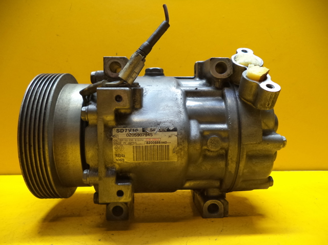 Компресор кліматичної установки 8200866440 RENAULT
