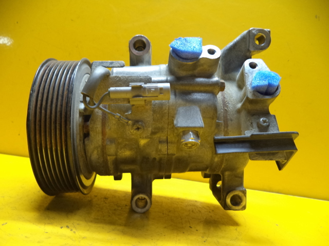 Компресор кондиціонера 883200K520 TOYOTA