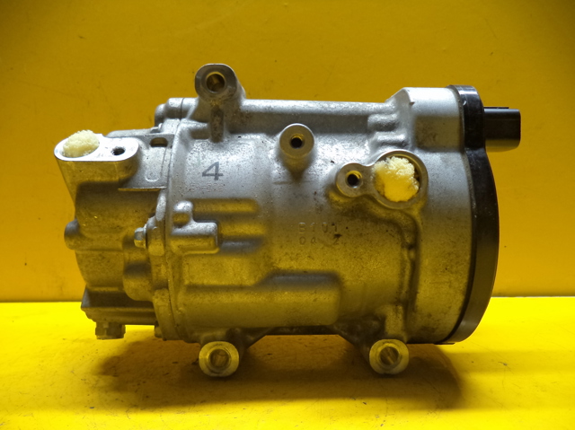 Компресор кліматичної установки 8837012080 TOYOTA