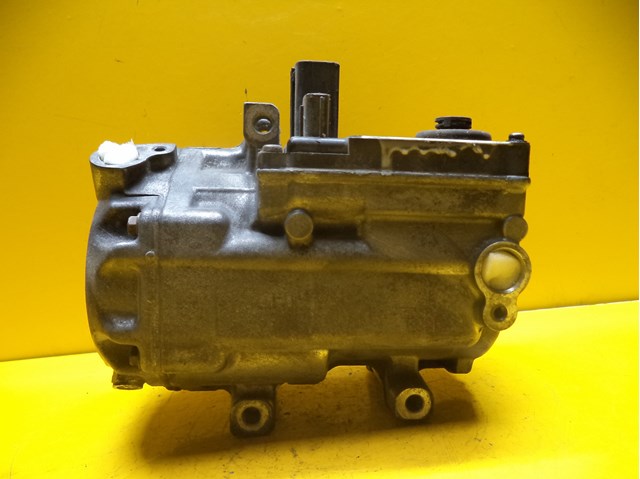 Компресор кондиціонера 8837048021 TOYOTA