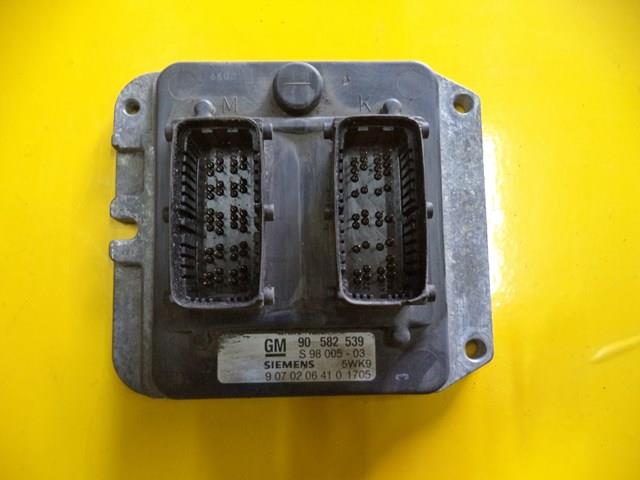 Комп'ютер двигуна 90582539 OPEL