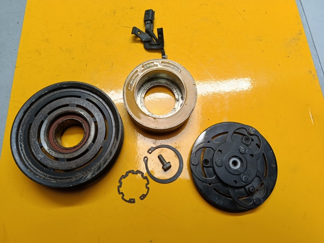Компресор кондиціонера 926004990R RENAULT