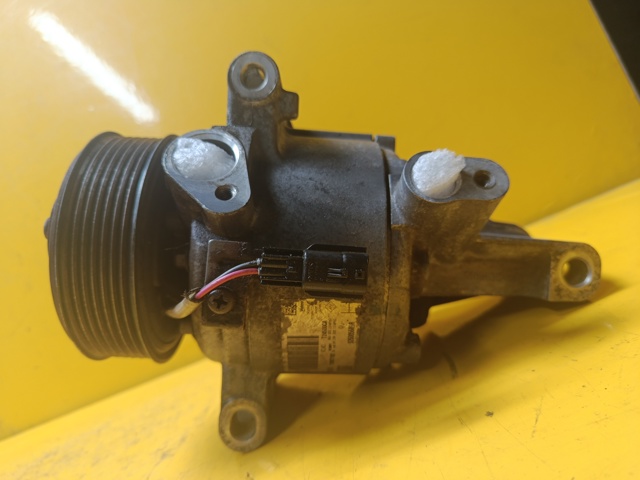 Компресор системи кондиціювання 926005689R RENAULT