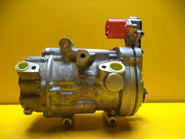 Компресор холодоагенту 926005SA1A NISSAN