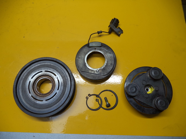 Шків компресора кондиціонера 92660EB70A NISSAN