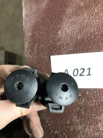 Кронштейн/подушка кріплення радіатора, верхній A0009912595 MERCEDES