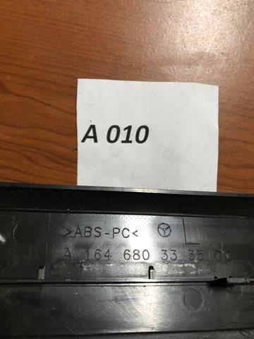 Накладка дверного порогу внутрішня, передня ліва A1646803335 MERCEDES