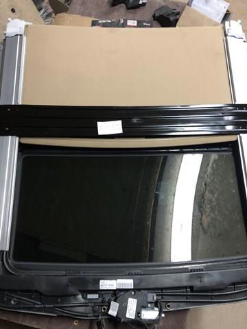 Деталі люків облицювання кузова A1647800829 MERCEDES