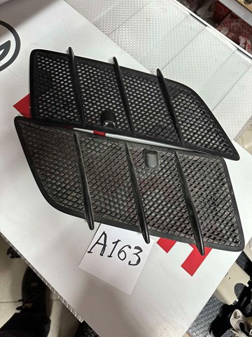 Решітка під лобове скло A1648804405 MERCEDES