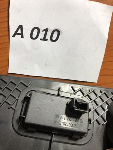 Кнопка приводу замка задньої 3/5 двері (ляди) A2118219551 MERCEDES