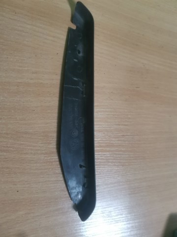 Задня ліва внутрішня фара 561945312 VAG