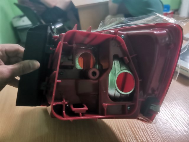 Задня ліва зовнішня фара 5C6945095 VAG