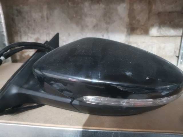 Накладка дзеркала заднього виду, ліва VW1320145 VARIOUS