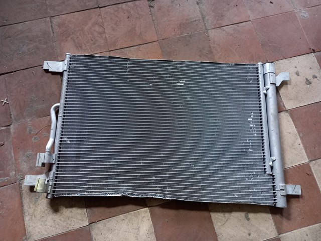 Радиатор кондиционера (дефект на фото) volkswagen tiguan 15-20 5QM816411B