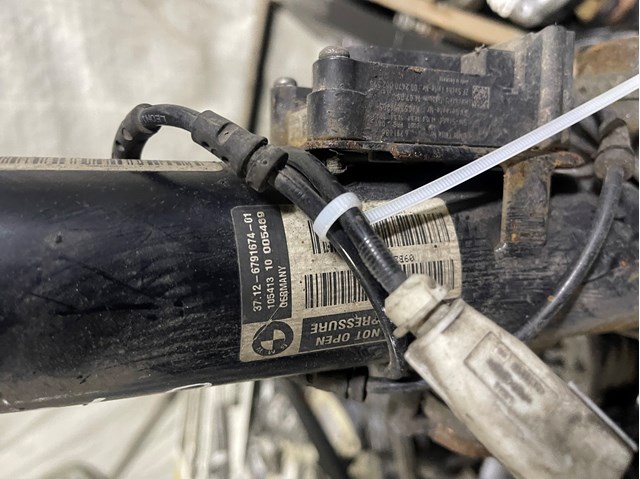 Стійка задня права 37126791674 BMW