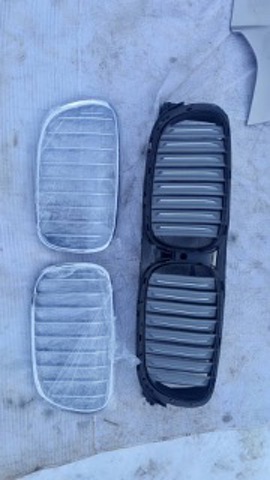 Решітка радіатора права 51137357012 BMW