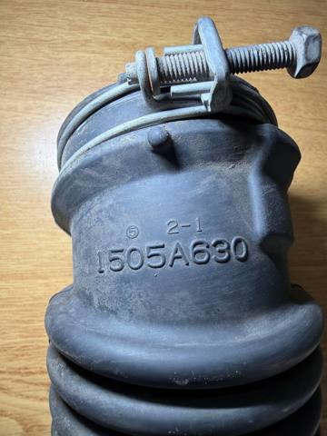 Патрубок повітряний, вихід повітряного фільтра 1505A630 MITSUBISHI