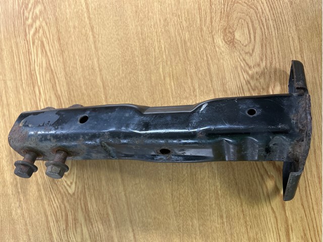 Кронштейн підсилювача переднього бампера 31106772231 BMW