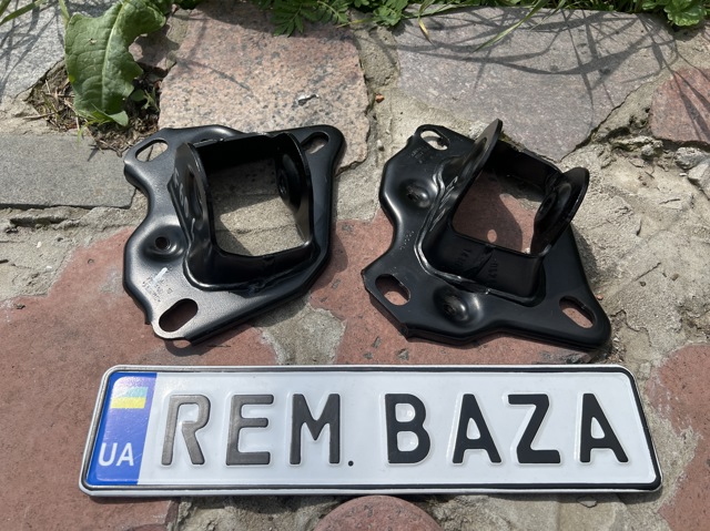 Кронштейн передній заднього поздовжнього важеля 33326896991 BMW